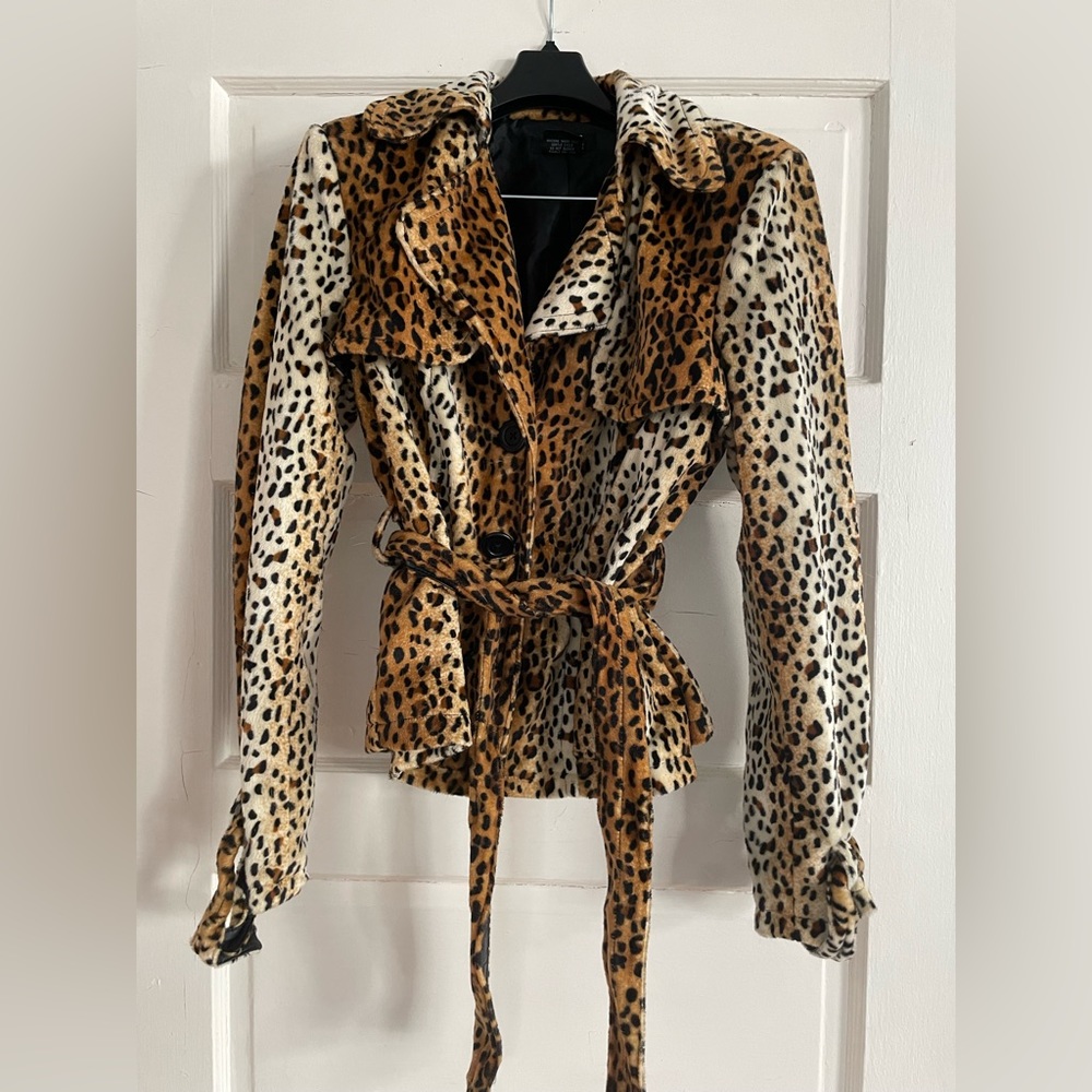 Beautiful cheetah print button up coat with matching belt